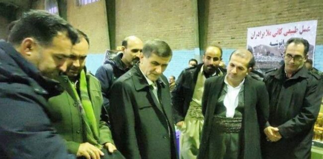 افتتاح نمایشگاه عسل طبیعی در پیرانشهر بمناسبت دهه فجر افتتاح نمایشگاه عسل طبیعی در پیرانشهر بمناسبت دهه فجر