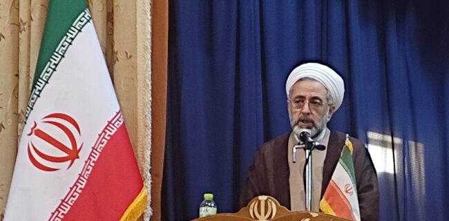 مکاتب شرق و غرب با عوام فریبی و وعده های دروغین سعادت و خوشبختی را از انسان دور میکنند مکاتب شرق و غرب با عوام فریبی و وعده های دروغین سعادت و خوشبختی را از انسان دور میکنند