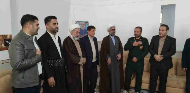 دیدار مدیرکل بنیاد شهید و امور ايثارگران استان آذربایجان غربی با خانواده شهید ترور در پیرانشهر دیدار مدیرکل بنیاد شهید و امور ايثارگران استان آذربایجان غربی با خانواده شهید ترور در پیرانشهر