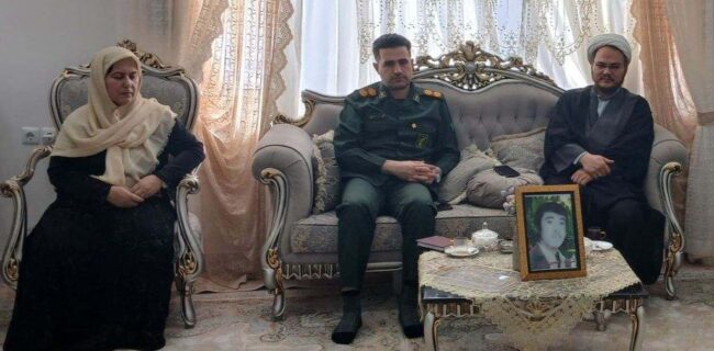 دیدار مسئولان پیرانشهر با خانواده شهید حسین بوره