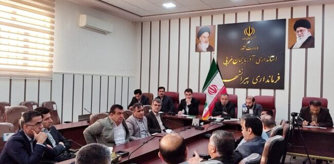 نشست مسئولان پیرانشهر با خیرین مدرسه‌ساز
