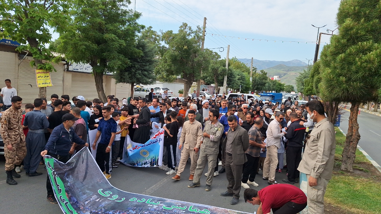همایش پیاده روی خانوادگی در پیرانشهر